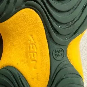Keen | Shoes | Keen Mens Yogui Black Yellow Eva Cushioning  display picture 1
